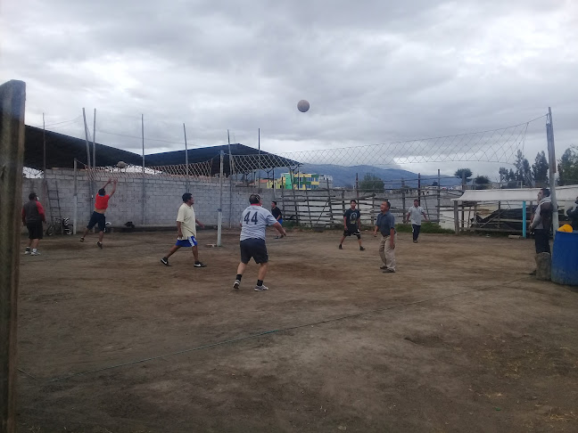 Opiniones de LAS CUATRO CANCHAS en Riobamba - Gimnasio
