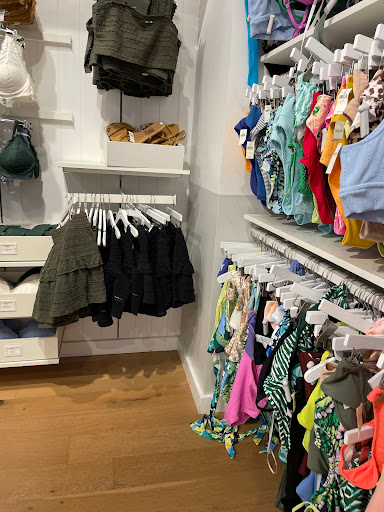 Clothing Store «AEO & Aerie Store», reviews and photos, 825 Dulaney Valley Rd #116, Towson, MD 21204, USA