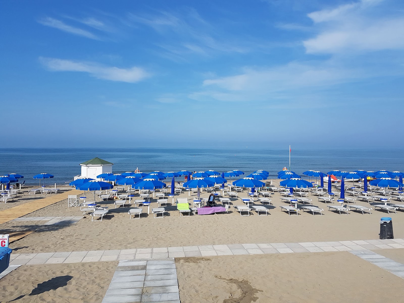 Photo of Tor San Lorenzo beach with brown sand surface