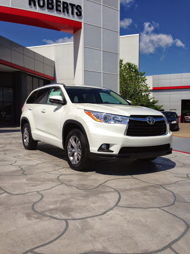 Car Dealer «Roberts Toyota», reviews and photos, 1027 Nashville Hwy, Columbia, TN 38401, USA