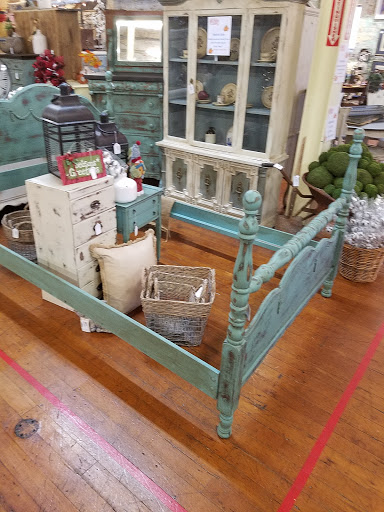 Antique Furniture Store «Jarfly Antique Market», reviews and photos, 47 Railroad Ave, Jefferson, GA 30549, USA