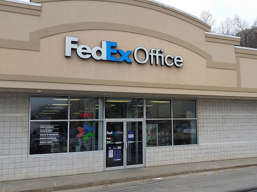 Print Shop «FedEx Office Print & Ship Center», reviews and photos, 707 Bridgeport Ave, Shelton, CT 06484, USA