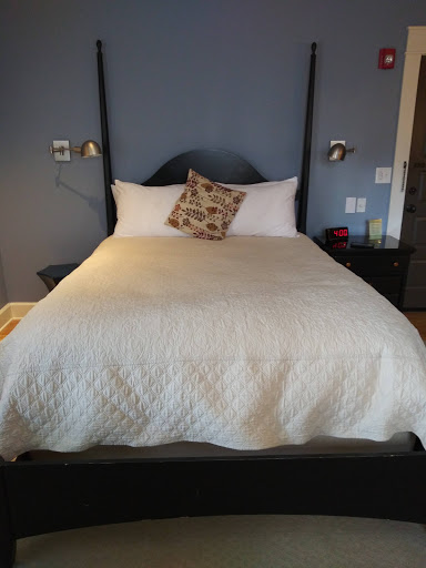 Bed & Breakfast «Showers Inn Bed & Breakfast», reviews and photos, 430 N Washington St, Bloomington, IN 47404, USA