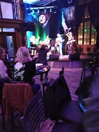 Bar & Grill «EvenFlow Music & Spirits», reviews and photos, 302 W State St, Geneva, IL 60134, USA