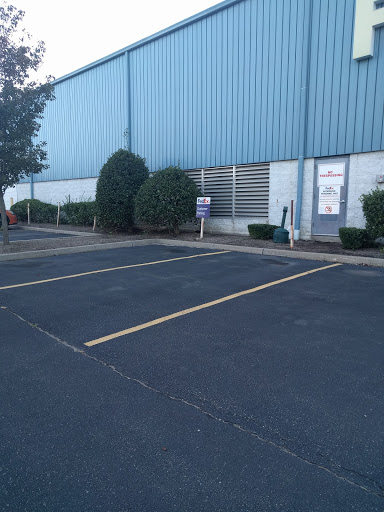 Shipping and Mailing Service «FedEx Ship Center», reviews and photos, 579 Edwards Ave, Calverton, NY 11933, USA