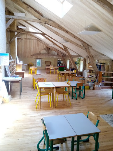 École Montessori Ecole Montessori Les Loupiots Lougratte