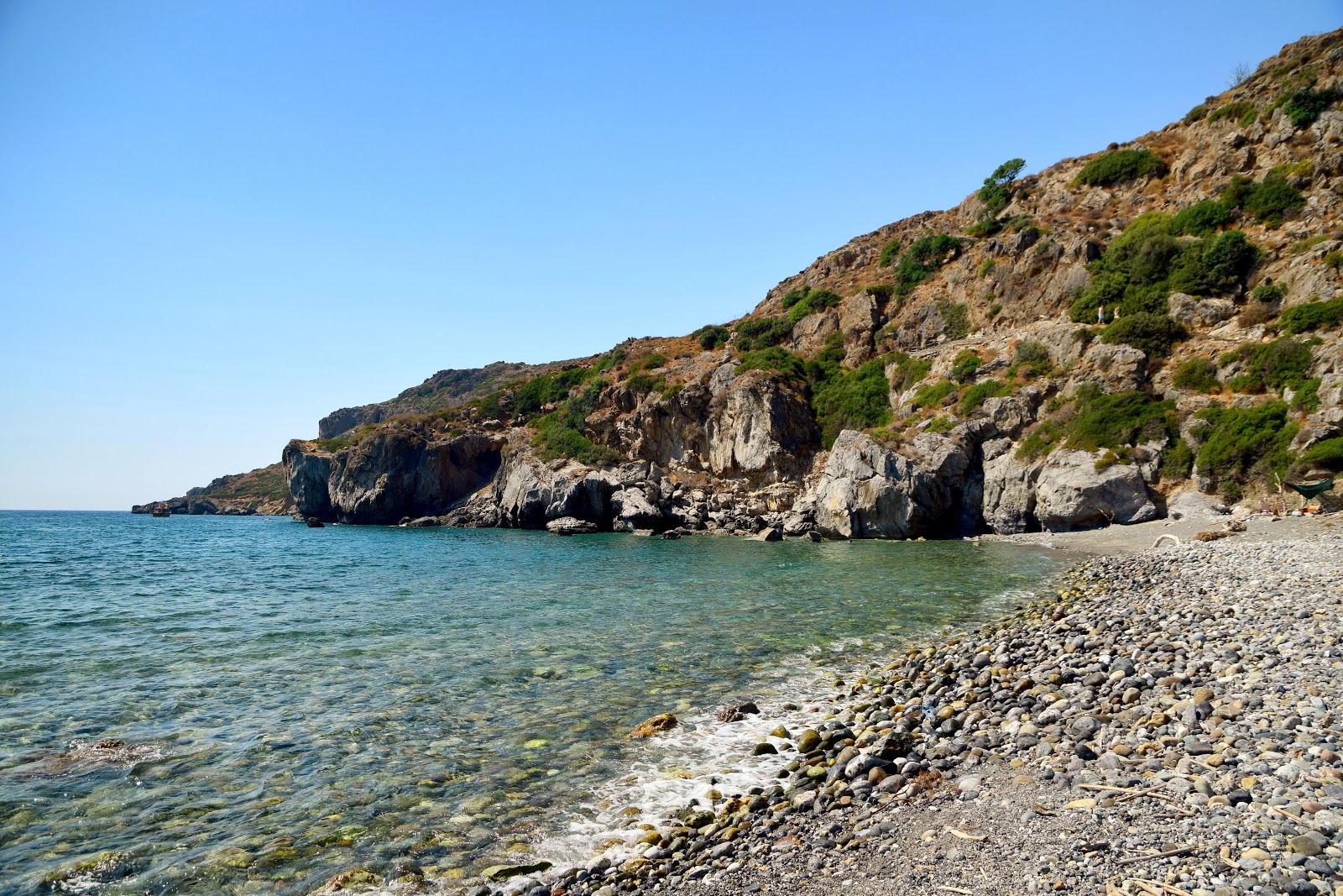 Foto von Dionyssos beach und seine wunderschöne Landschaft