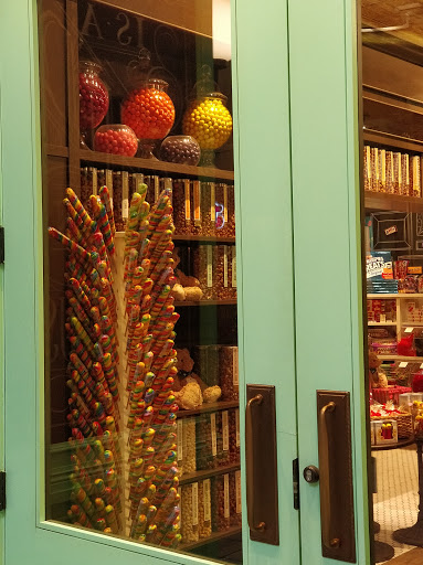 Shopping Mall «Alderwood Mall», reviews and photos, 3000 184th St SW, Lynnwood, WA 98037, USA