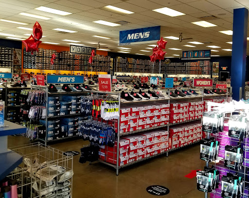 Shoe Store «SKECHERS Factory Outlet», reviews and photos, 3030 E 9th St, Oakland, CA 94601, USA
