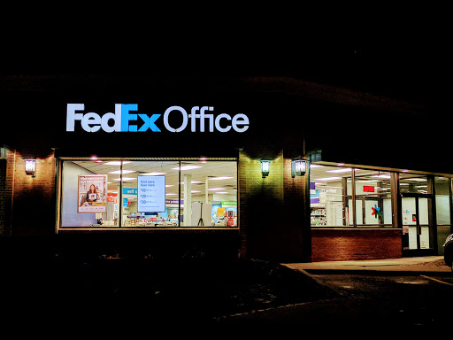 Print Shop «FedEx Office Print & Ship Center», reviews and photos, 42999 Woodward Ave, Bloomfield Hills, MI 48304, USA