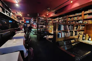 R G Books Lounge image