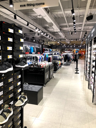 Adidas Outlet Neihu Carrefour Store