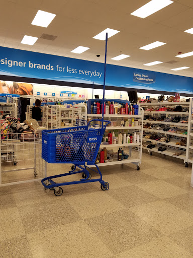 Clothing Store «Ross Dress for Less», reviews and photos, 1720 Douglas Rd, Oswego, IL 60543, USA
