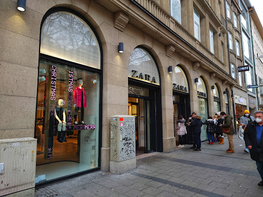 Stores to buy women's shorts Munich