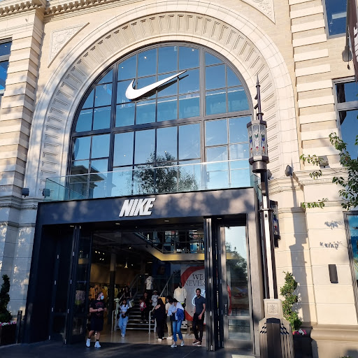 Clothing Store «Nike The Grove», reviews and photos, 189 The Grove Dr, Los Angeles, CA 90036, USA