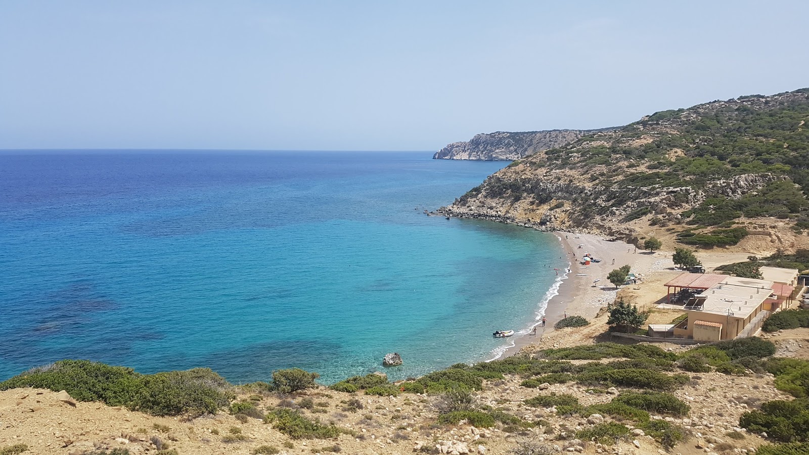 Foto av Korfos Beach med turkos rent vatten yta