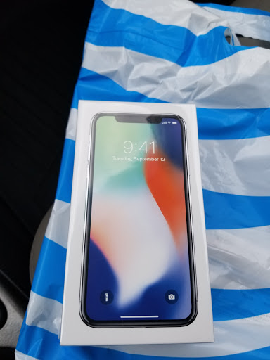 Cell Phone Store «AT&T», reviews and photos, 59 Skokie Valley Rd, Highland Park, IL 60035, USA