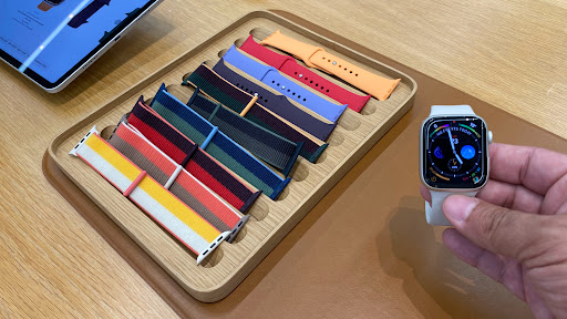 Apple Manhattan Village image