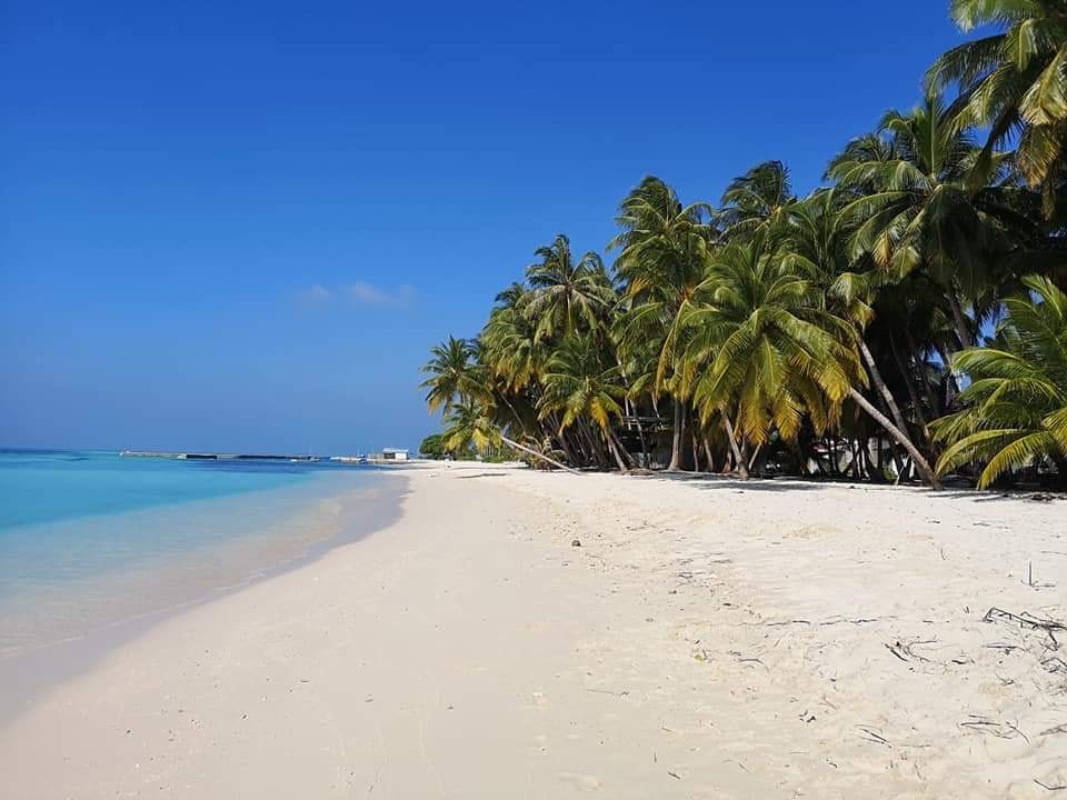 Raagondi Beach'in fotoğrafı beyaz ince kum yüzey ile