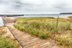 Zdjęcie Little Sand Bay Beach i osada