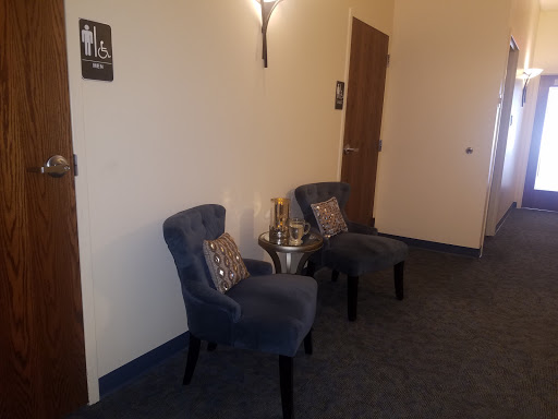 Massage Therapist «Hand & Stone Massage and Facial Spa», reviews and photos, 1671 West End Blvd, St Louis Park, MN 55416, USA