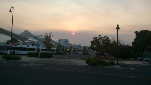 Grocery Store «Grocery Outlet Bargain Market», reviews and photos, 401 Marin St, Vallejo, CA 94590, USA