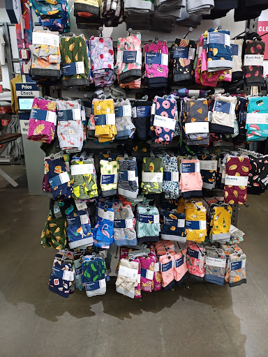 Clothing Store «Old Navy», reviews and photos, 8 Allstate Rd, Boston, MA 02125, USA