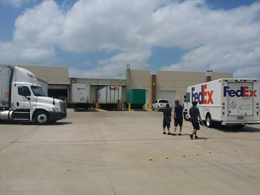 Shipping and Mailing Service «FedEx Ship Center», reviews and photos, 5000 Hanson Dr, Irving, TX 75038, USA