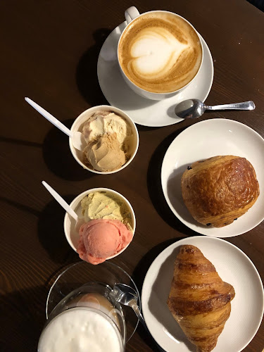 Stara Szkoła Lodziarnia, hostel, palarnia kawy speciallity, czekoladziarnia - Lodziarnia