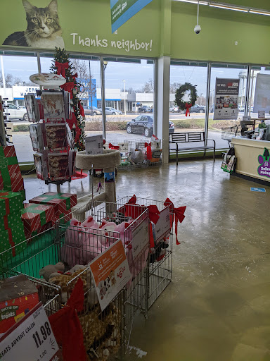 Pet Supply Store «Pet Supplies Plus», reviews and photos, 299 Roosevelt Rd, Glen Ellyn, IL 60137, USA