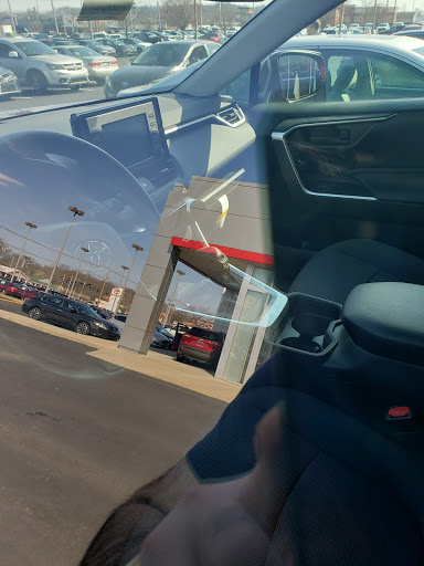 Toyota Dealer «Toyota of Louisville on Dixie Highway», reviews and photos, 6514 Dixie Hwy, Louisville, KY 40258, USA