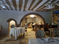 Atmosphère du Restaurant Castel Damandre à Les Planches-prés-Arbois - n°1