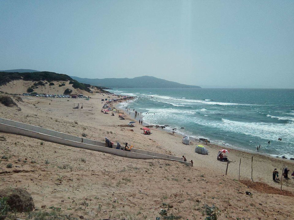 Foto van Plage Kaf Fatima met helder zand oppervlakte