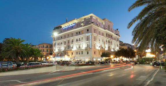 Hotel Esplanade Piazza I Maggio, 46, 65122 Pescara PE, Italia