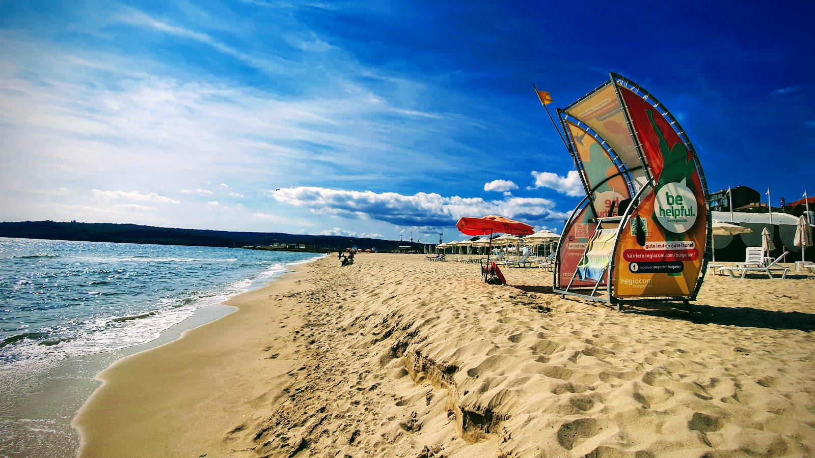 Foto di Varna beach con dritto e lungo