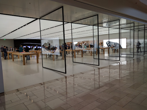 Computer Store «Apple Chestnut Hill», reviews and photos, 199 Boylston St, Chestnut Hill, MA 02467, USA