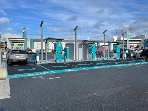 Borne de recharge de véhicules électriques Allego Station de recharge Pontault-Combault