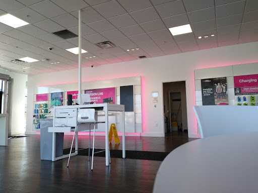 Cell Phone Store «T-Mobile», reviews and photos, 225 Alewife Brook Pkwy, Cambridge, MA 02138, USA