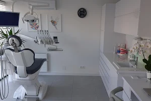 Gabinet Stomatologiczny Dentistar - dentysta, stomatolog, pogotowie stomatologiczne image