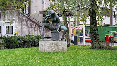 Statue une femme trop seule à Strasbourg