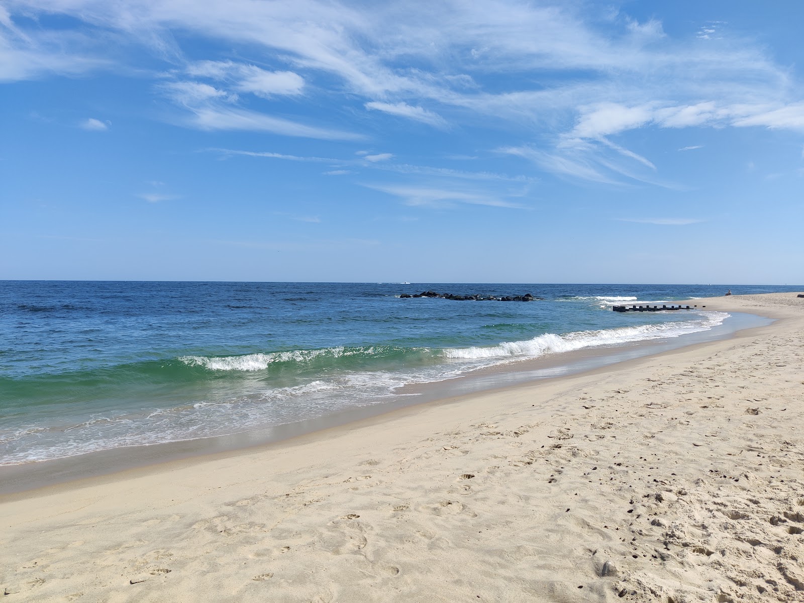 Fotografija Spring lake beach z beli fini pesek površino
