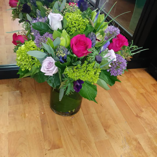 Florist «Alborada Florist», reviews and photos, 17 Huguenot St, New Rochelle, NY 10801, USA