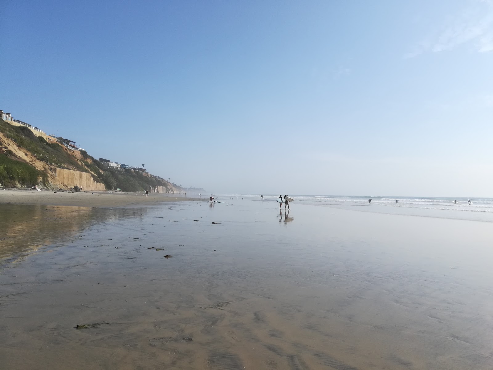 Fotografie cu Encinitas beach înconjurat de munți