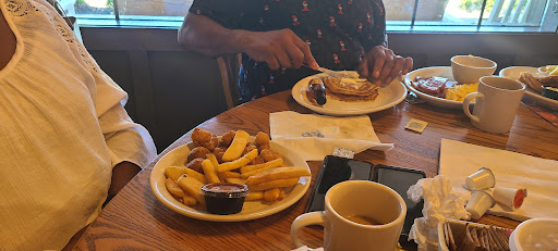 American Restaurant «Cracker Barrel Old Country Store», reviews and photos, 901 Veterans Memorial Pkwy, St Charles, MO 63303, USA