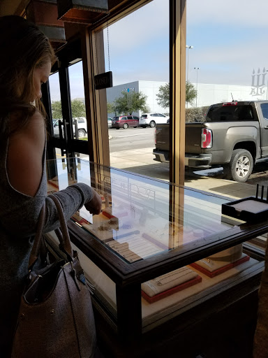 Jewelry Store «James Avery Jewelry», reviews and photos, 7529 N Loop 1604 E #102, Live Oak, TX 78233, USA