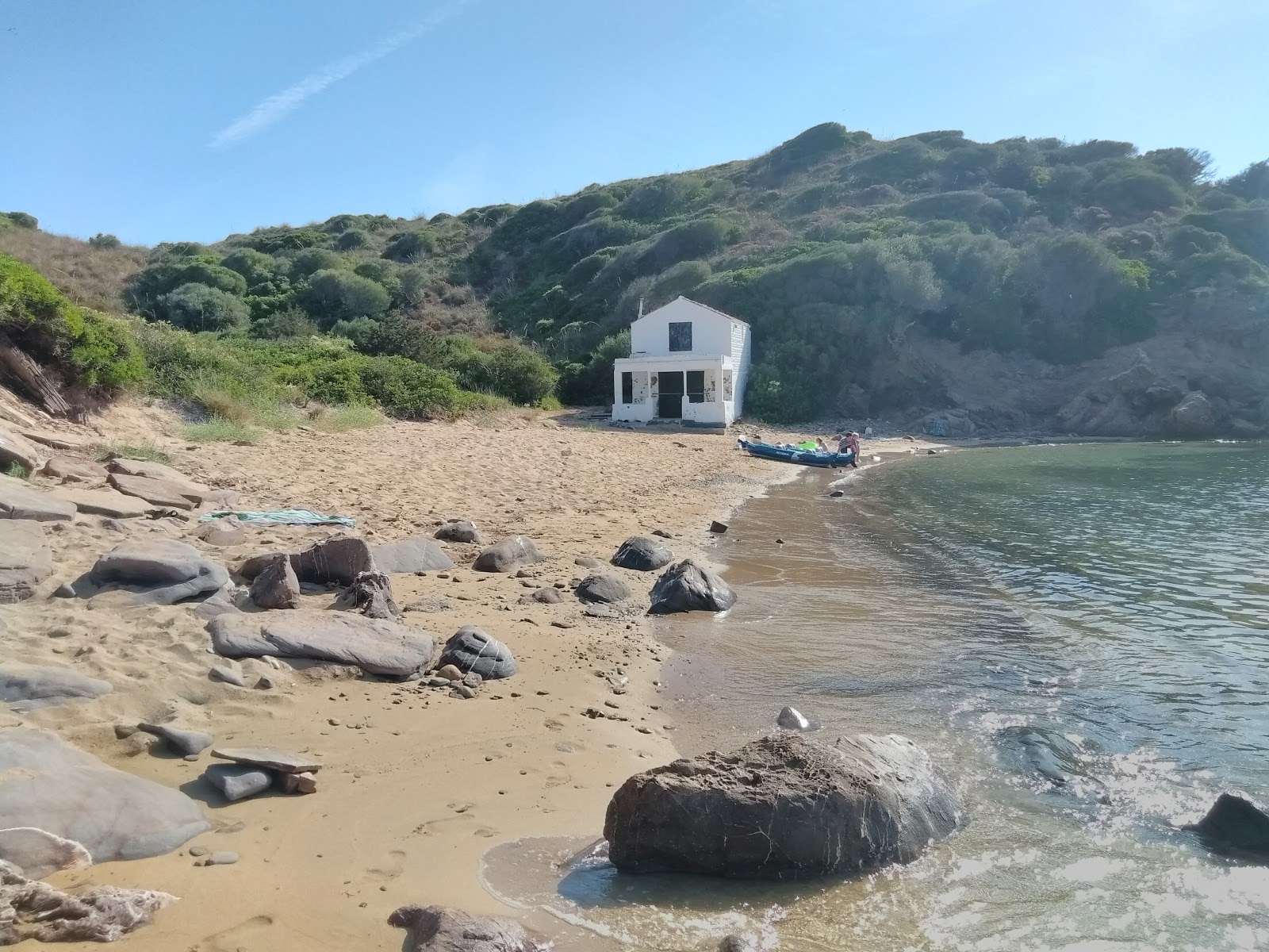 Photo de Cala En Vidrier avec plage sans baie