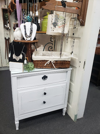 Antique Store «Alton Exchange Mall», reviews and photos, 2990 Homer M Adams Pkwy, Alton, IL 62002, USA