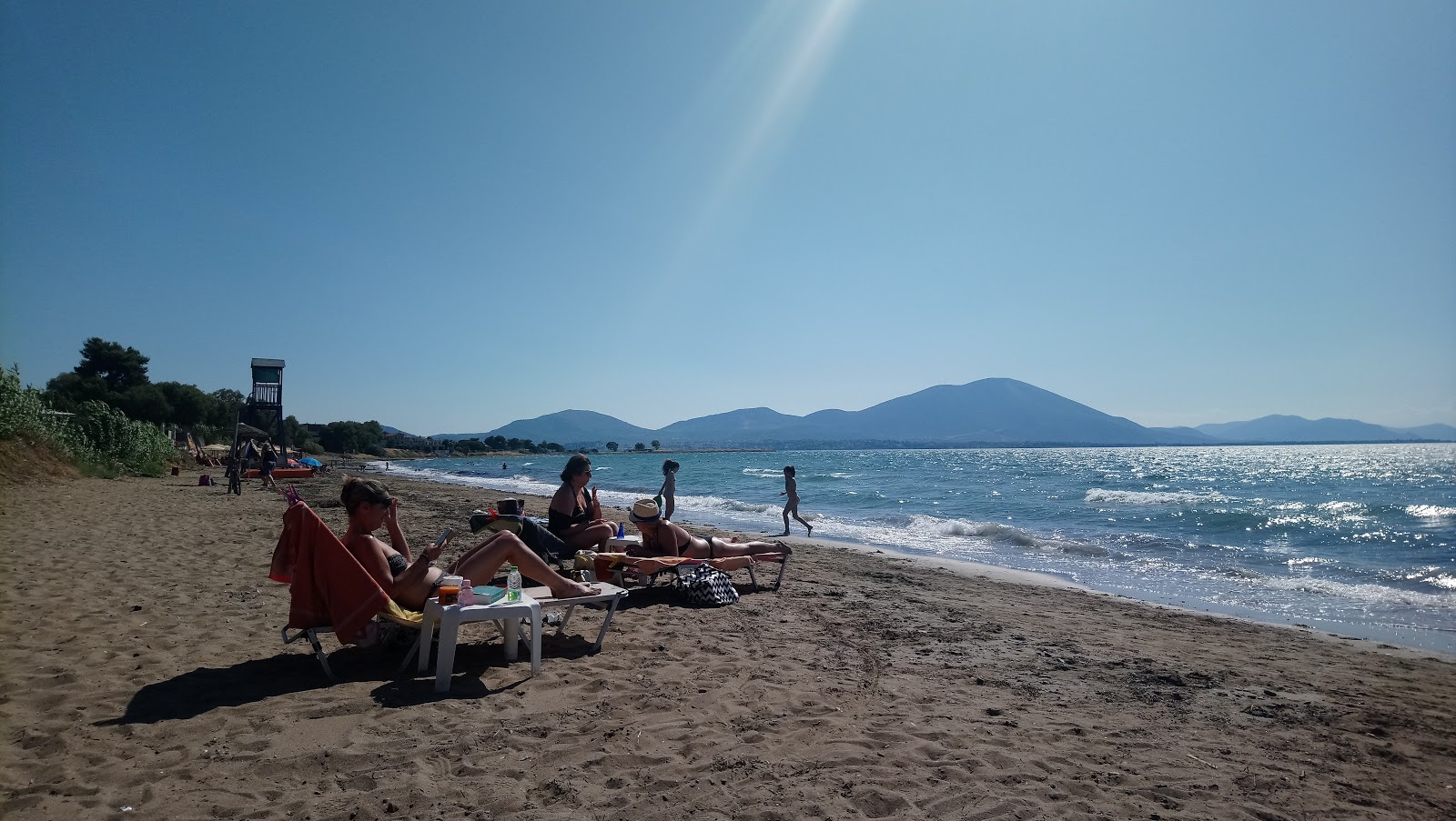 Foto van Kalamia beach met gemiddeld niveau van netheid