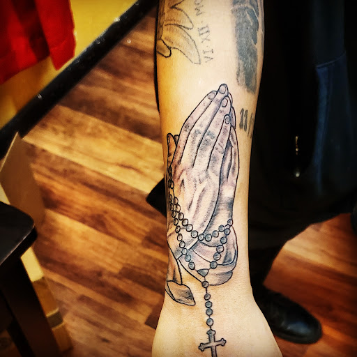 Tattoo Shop «Hollyweird Tattoos», reviews and photos, 569 GA-138, Jonesboro, GA 30236, USA