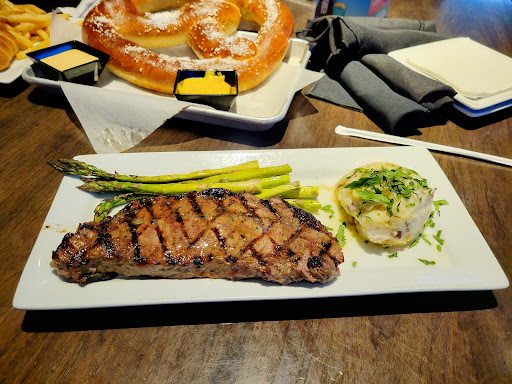 Sports Bar «Dave & Busters», reviews and photos